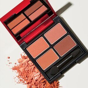 Glimmer eyeshadow quad Tigress